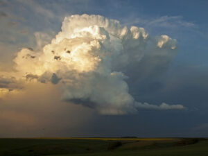 A large cumulus cloud on the horizon